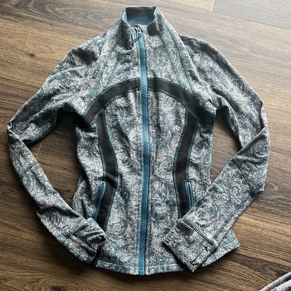 Lululemon Define Jacket - Picture 4 of 8